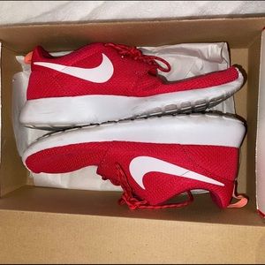 Red Nike Roshe Run